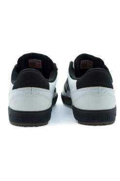 Adidas Adidas Tyshawn II Shoe Crystal White / Core Black / Charcoal Solid Grey -Skate Verkauf adidas tyshawn ii shoe crystal white core black charcoal solid grey 03