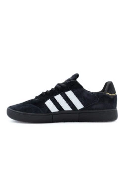 Adidas Adidas Tyshawn Low Shoe Core Black / Cloud White / Gold Metallic -Skate Verkauf adidas tyshawn low shoe core black cloud white gold metallic 05