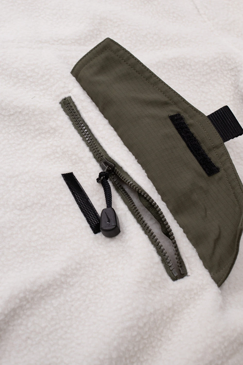 Nike ACG Nike ACG Balaclava Retro Fleece Pullover Light Bone / Cargo Khaki 6 Nike ACG Nike ACG Balaclava Retro Fleece Pullover Light Bone / Cargo Khaki – Bild 4