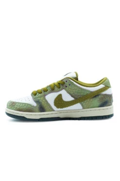 Nike SB Nike SB Dunk Low Pro QS Shoe (Alexis Sablone Chameleon) Oil Green / Desert Moss / White 12 Nike SB Nike SB Dunk Low Pro QS Shoe (Alexis Sablone Chameleon) Oil Green / Desert Moss / White -Skate Verkauf nike sb dunk low pro qs alexis sablone chameleon oil green desert moss white 05