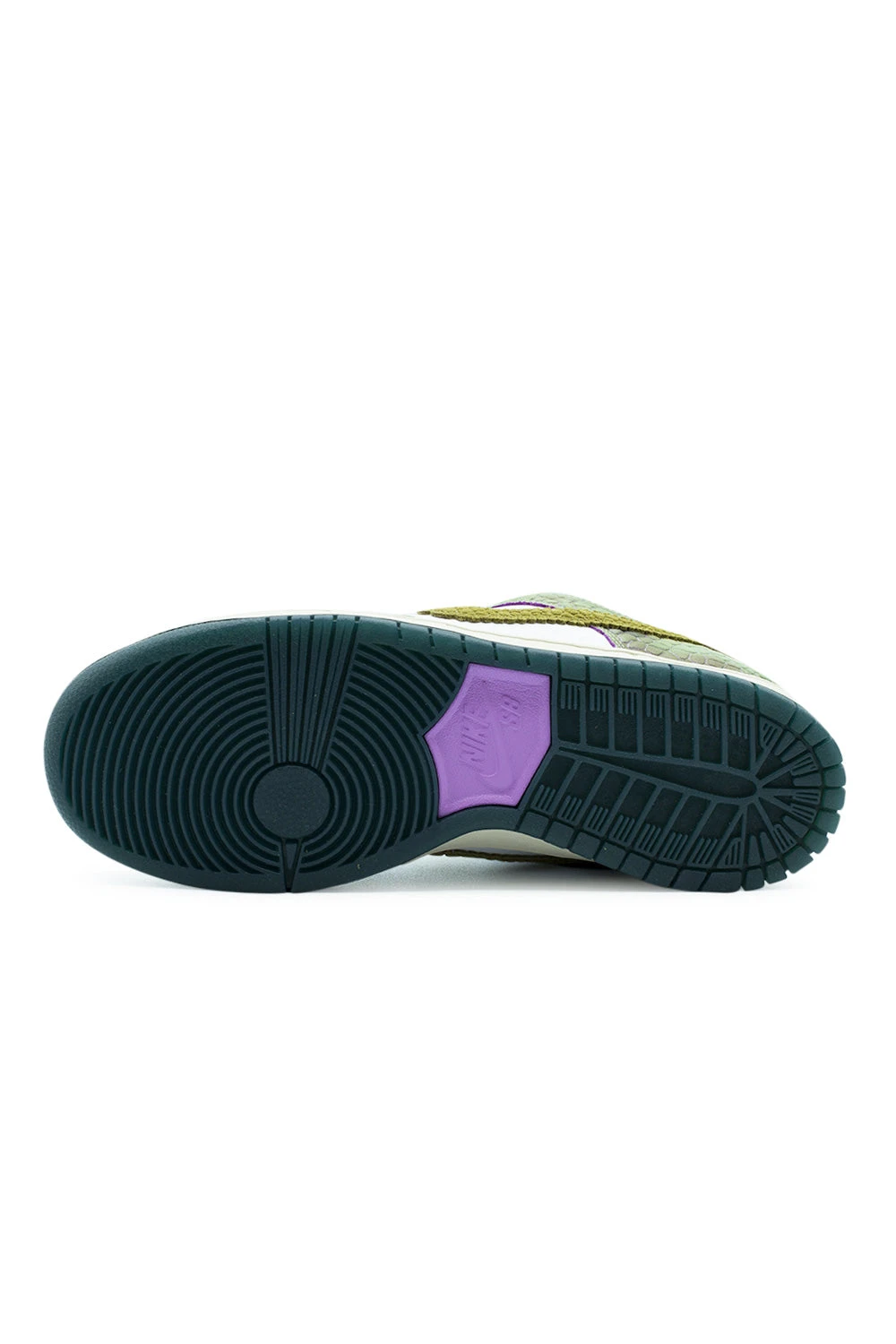 Nike SB Nike SB Dunk Low Pro QS Shoe (Alexis Sablone Chameleon) Oil Green / Desert Moss / White 8 Nike SB Nike SB Dunk Low Pro QS Shoe (Alexis Sablone Chameleon) Oil Green / Desert Moss / White – Bild 6