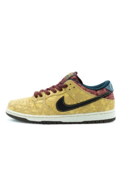 Nike SB Nike SB Dunk Low Pro Shoe Celestial Gold / Black