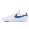 Nike SB Nike SB Zoom Blazer Low Pro GT ISO Shoe (Orange Label) White / Varsity Royal / White -Skate Verkauf nike sb zoom blazer low pro gt iso shoe orange label white varsity royal white 01