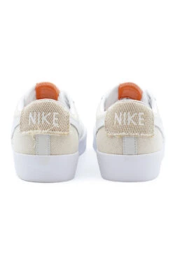 Nike SB Nike SB Zoom Blazer Low Pro GT ISO Shoe (Orange Label) White / White / White / Summit White 10 Nike SB Nike SB Zoom Blazer Low Pro GT ISO Shoe (Orange Label) White / White / White / Summit White -Skate Verkauf nike sb zoom blazer low pro gt iso shoe orange label white white white summit white 03