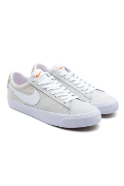 Nike SB Nike SB Zoom Blazer Low Pro GT ISO Shoe (Orange Label) White / White / White / Summit White 11 Nike SB Nike SB Zoom Blazer Low Pro GT ISO Shoe (Orange Label) White / White / White / Summit White -Skate Verkauf nike sb zoom blazer low pro gt iso shoe orange label white white white summit white 04