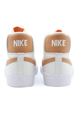 Nike SB Nike SB Zoom Blazer Mid ISO Shoe (Orange Label) White / LT Cognac / White / White -Skate Verkauf nike sb zoom blazer mid iso shoe orange label white lt cognac white white 03
